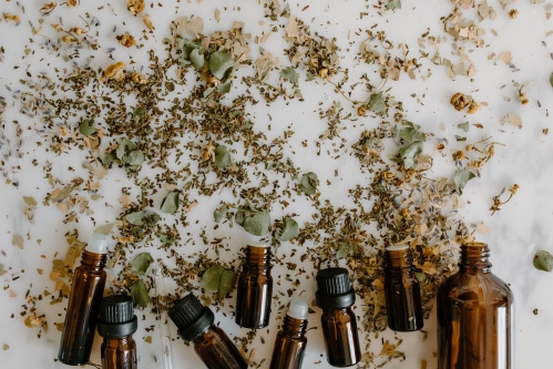 Aceites esenciales con flores